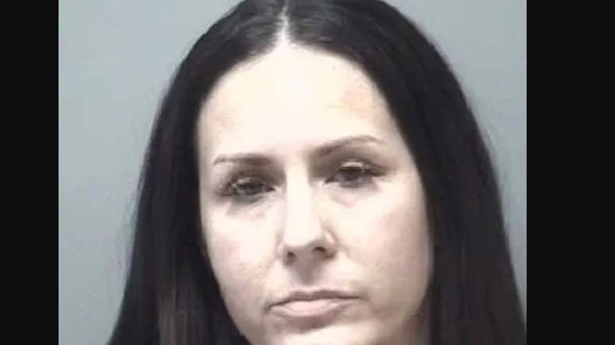 أنجبت من صديق ابنتها البالغ 14 سنة... قصة صادمة وهذه تفاصيلها