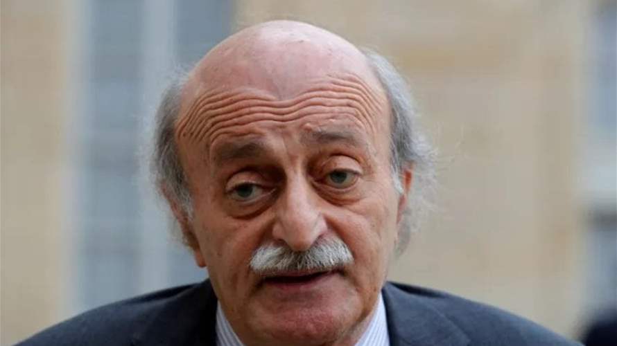 جنبلاط: أتمنى أن يتفق الرؤساء الثلاثة على صيغة مقبولة لمحاولة الخروج من الحرب 