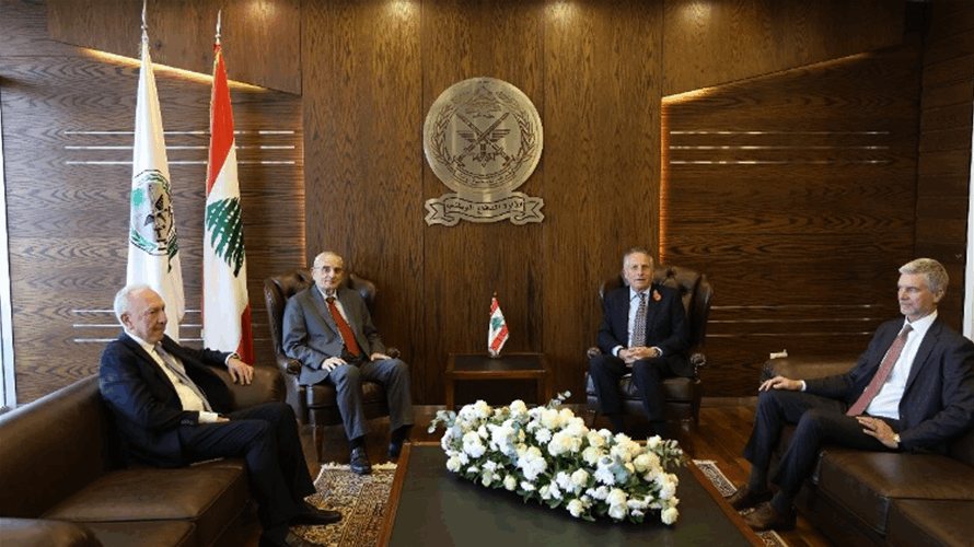 وزير الدفاع أمام وفد من معهد "توني بلير للتغيير العالمي": لضرورة الضغط على العدو للبدء بتنفيذ القرار 1701