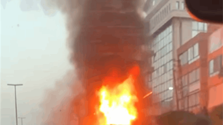 احتراق شاحنة على اوتستراد الزوق قبل قليل