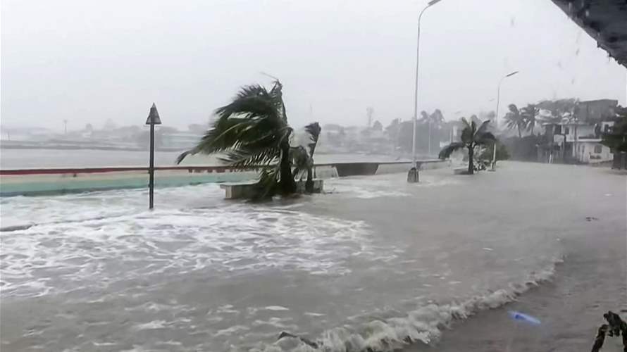 العاصفة فونغ وونغ تتحول إلى إعصار "فائق القوة" مع اقترابها من الفيليبين