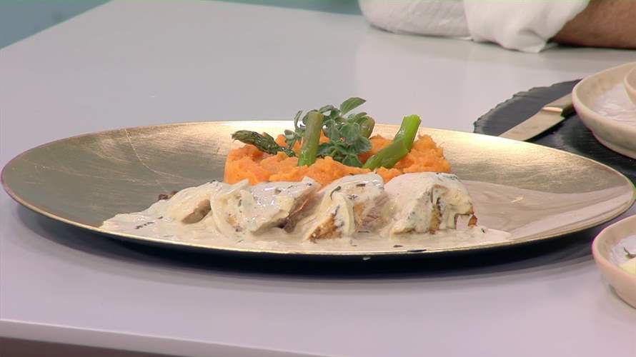 الدجاج مع البطاطا الحلوة والأعشاب... طبق مميز مع الشيف فادي زغيب (فيديو)