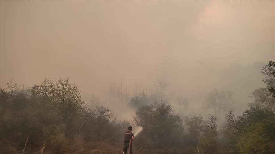 الدفاع المدني يواصل جهوده في إخماد حرائق اندلعت في مناطق عدة