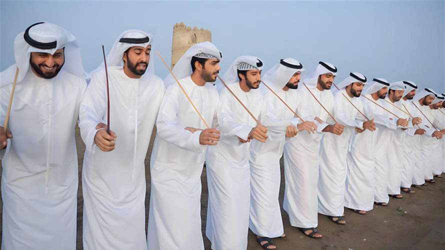 "شبيهة البشر"... روبوتات تشارك في عرض رقص تراثي إماراتي (فيديو)