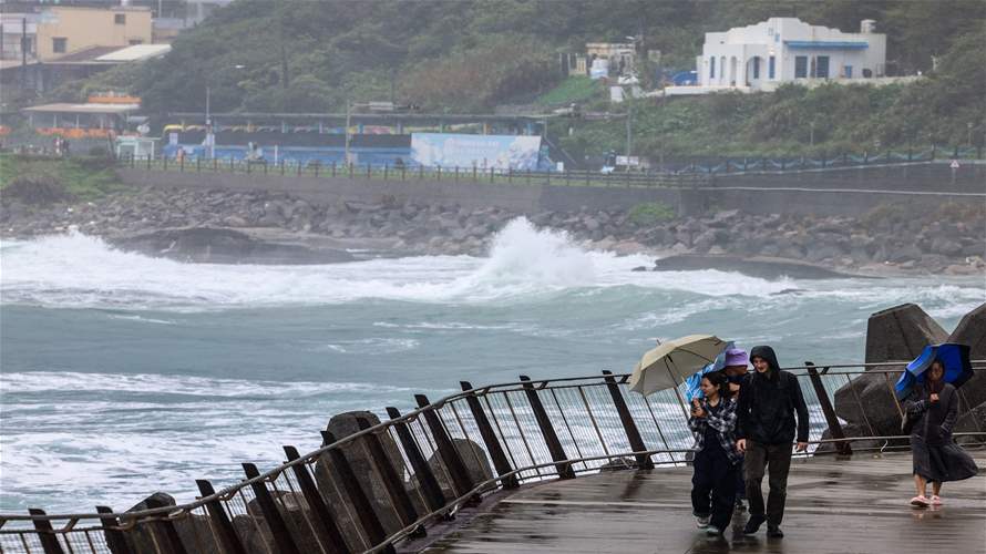 الإعصار فونغ وونغ يتسبب بفيضانات في تايوان وإجلاء الآلاف