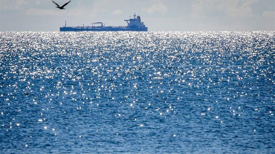 هيئة وشركة أمن بحري: انحراف ناقلة نفط عن مسارها نحو المياه الإيرانية 