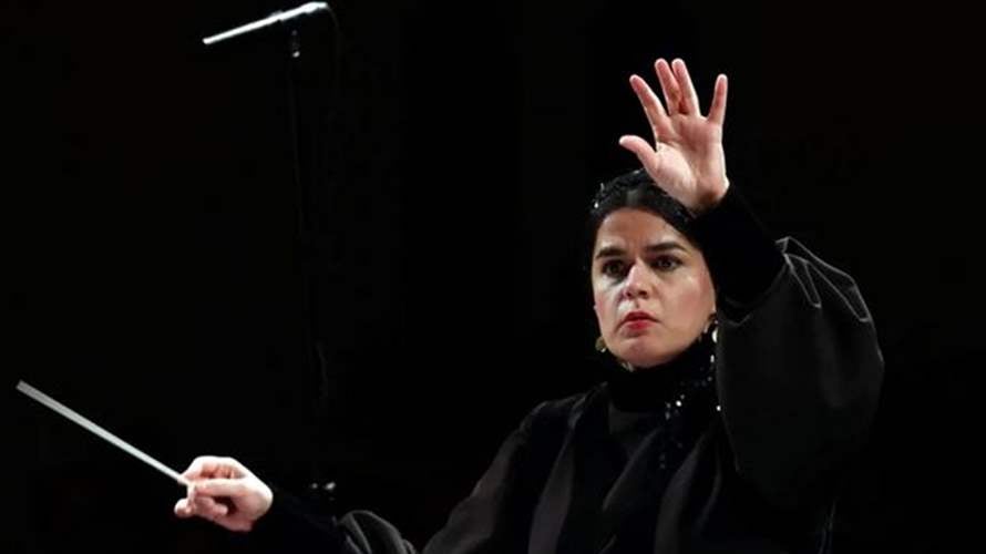 بانيذ فريوسفي تُلهم الشابات لتحقيق أحلامهنّ الموسيقية: أول قائدة أوركسترا في إيران