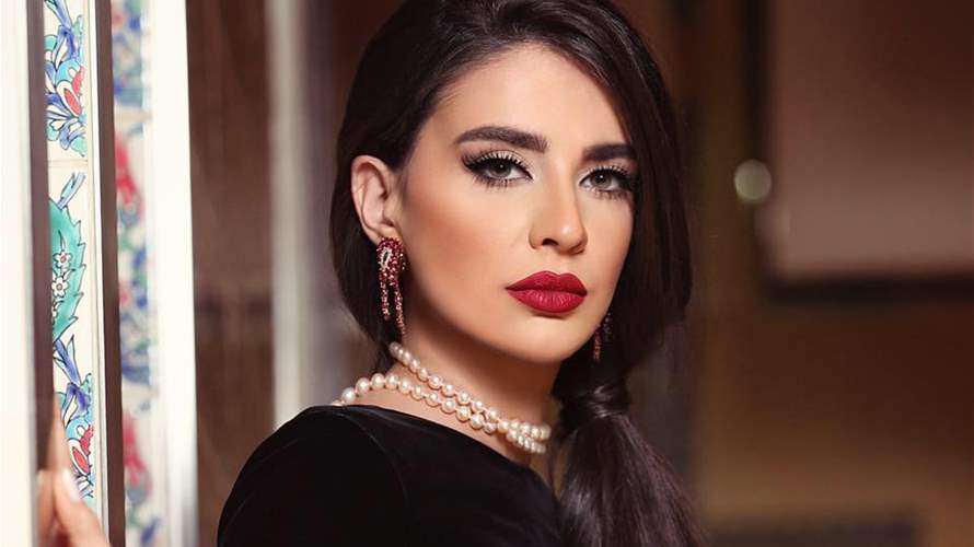 ملكة جمال لبنان السابقة بيرلا حلو تُرزق بمولودتها الأولى (صور)