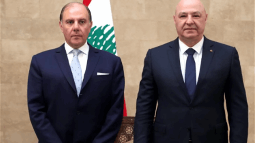 حاكم مصرف لبنان وأعضاء هيئة الأسواق المالية يؤدّون اليمين أمام الرئيس عون