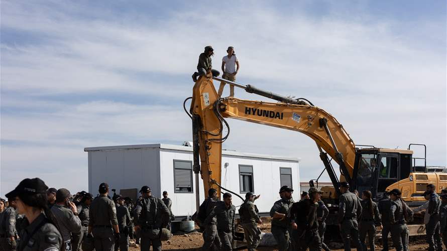 الجيش الإسرائيلي يفكّك بؤرة استيطانية في الضفة الغربية المحتلة