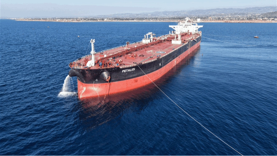 محملة بـ90 ألف طن من النفط الخام... وصول ناقلة نفط سعودية إلى ميناء بانياس السوري