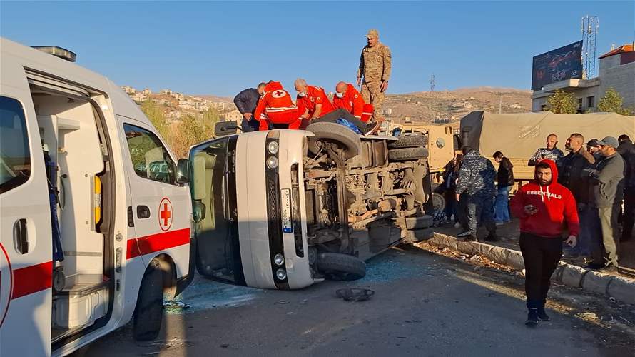 اصطدام فان على أوتوستراد زحلة بحافلة مخصّصة لنقل الطلاب ما أدّى إلى إصابة عشرات التلاميذ وقد عملت فرق الصليب الأحمر على إسعافهم ونقل الجرحى إلى المستشفيات