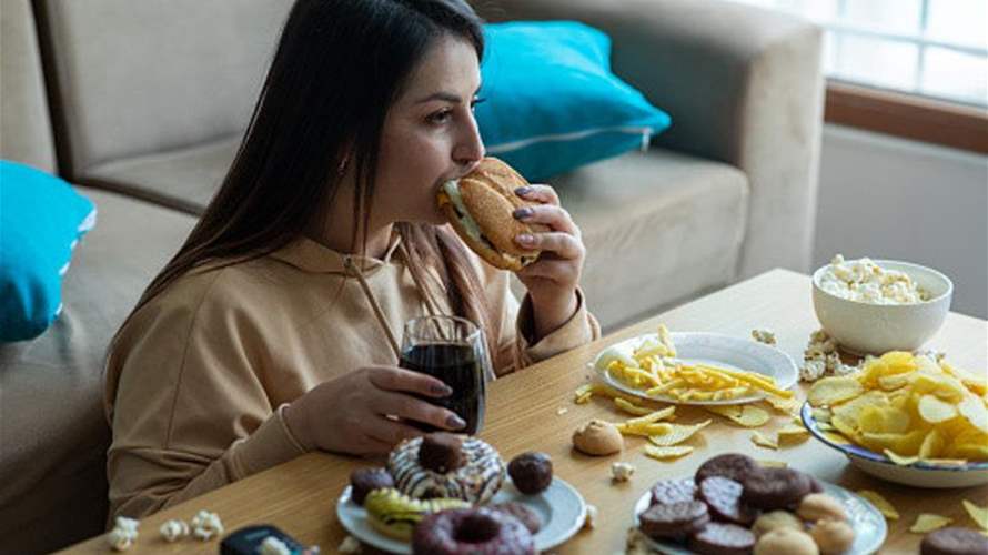 هل تشعر فجأةً بالجوع طوال الوقت؟... إليك السبب العلمي وراء ذلك ولماذا يصيب النساء أكثر