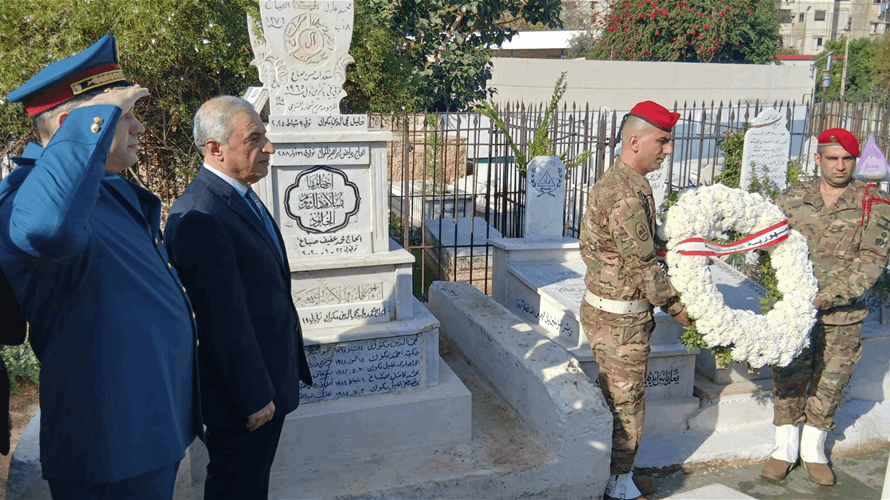 هاشم مثّل رئيس الجمهورية في وضع إكليل على ضريح عدنان الحكيم: ننتظر الاستقلال الكامل بإزالة احتلال العدو لأرضنا