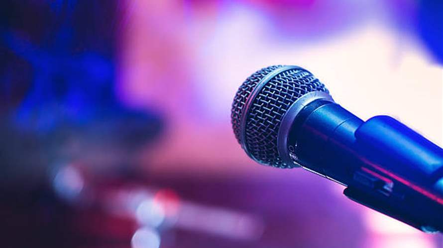 سقوط مدوٍّ… نجم عالمي يُدان في فضيحة تمويل سياسي ويُحكم عليه بالسجن 14 عامًا