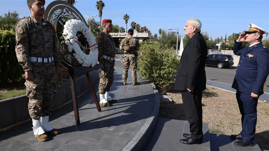 وزير الدفاع وضع إكليلا على نصب الأمير فخر الدين