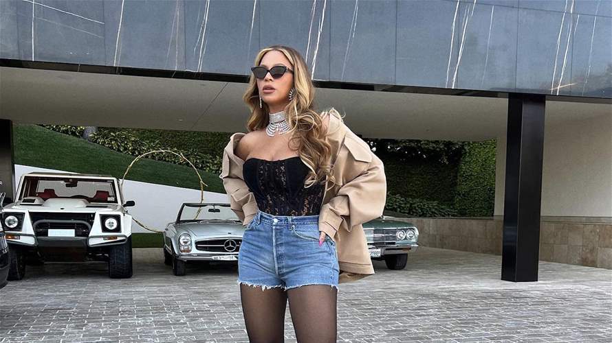 بيونسيه تخطف الأنظار بإطلالة سباق فاخرة في الفورمولا 1… بدلة قيادة كاملة! (فيديو)