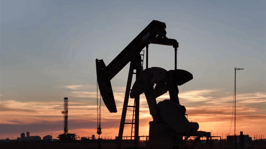 Oil falls as Ukrainian peace talks near a possible resolution