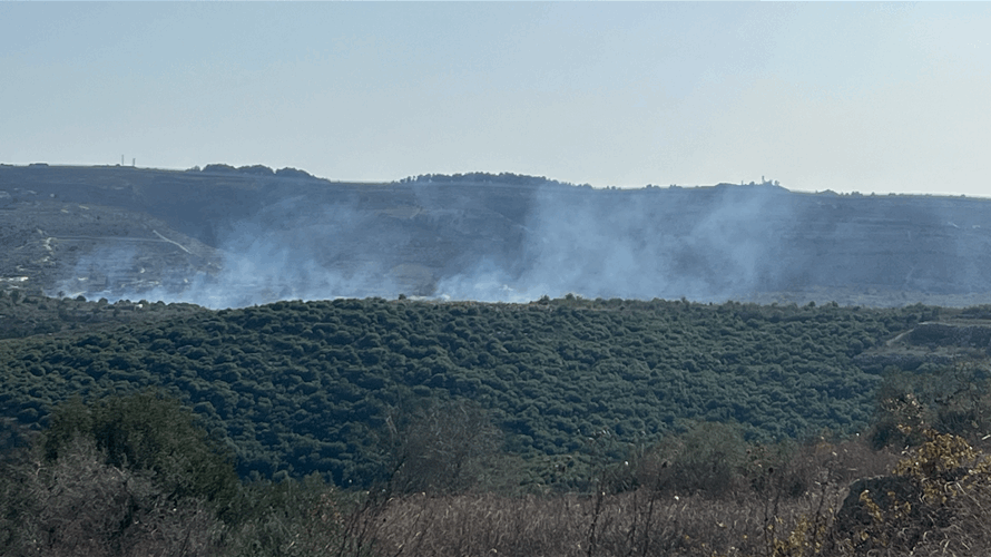 حريق بين يارين والزلوطية والدفاع المدني يعمل على إخماده وسط قذائف معادية