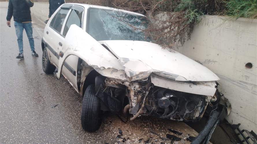 التحكم المروري: جريحان نتيجة تصادم بين شاحنة وسيارة على طريق كفرحزير باتجاه شكا وحركة المرور كثيفة في المحلة