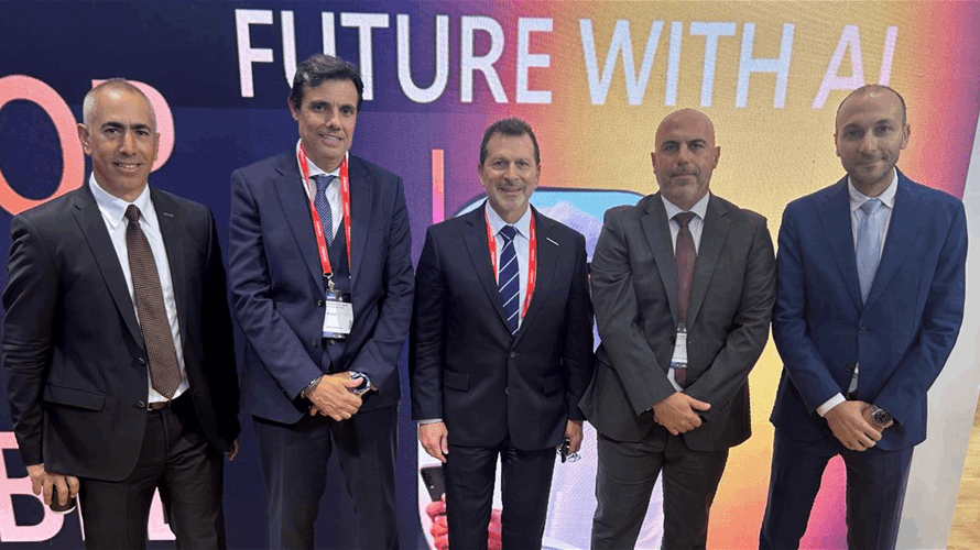 شحادة واصل لقاءاته في قطر في إطار مشاركته في "المؤتمر العالمي للجوال"