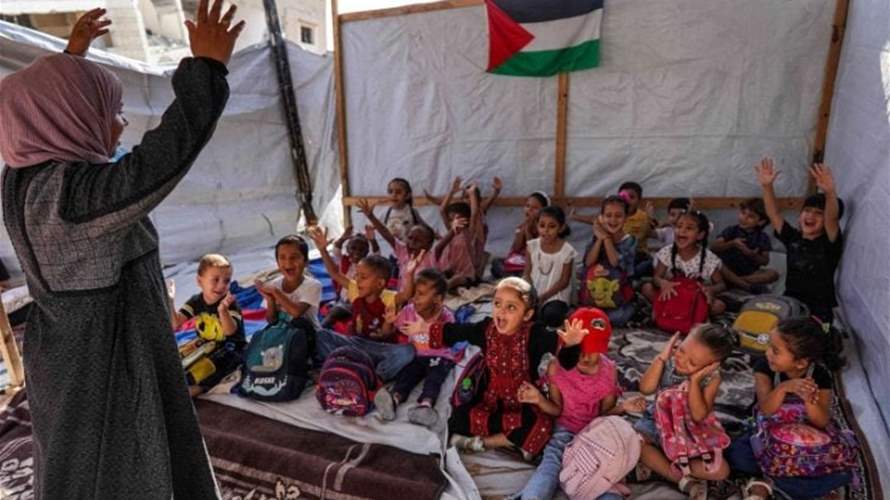 تلامذة غزة يعودون إلى الدراسة...