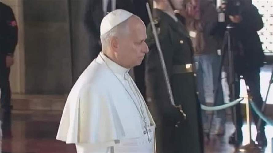 في أول يوم من رحلته الرسولية: البابا عفوي بسلامه وتصرفاته