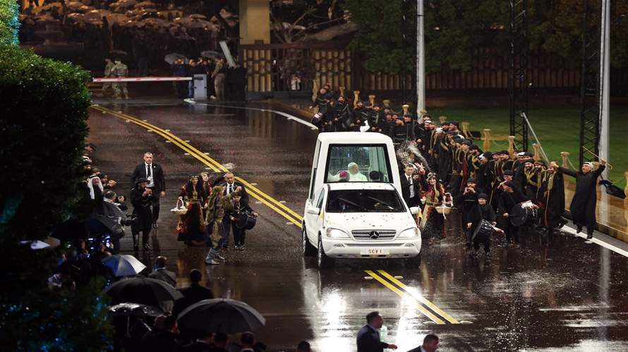 على وقع الدبكة ونثر الأرز... هكذا استُقبل البابا لاون في القصر الجمهوري (فيديو وصور)