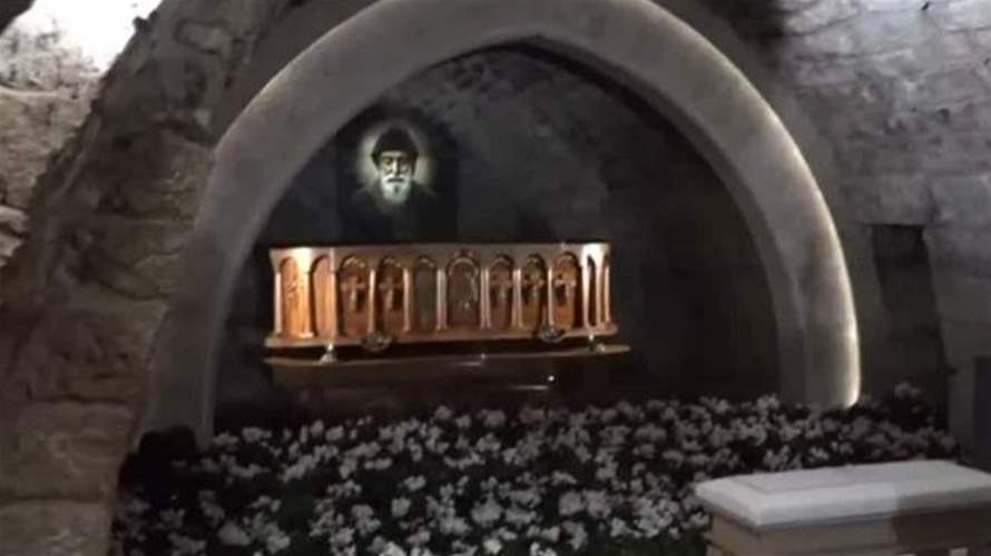 كاميرا الـLBCI داخل دير مار مارون - عنايا... إليكم الصورة من أمام ضريح القديس شربل