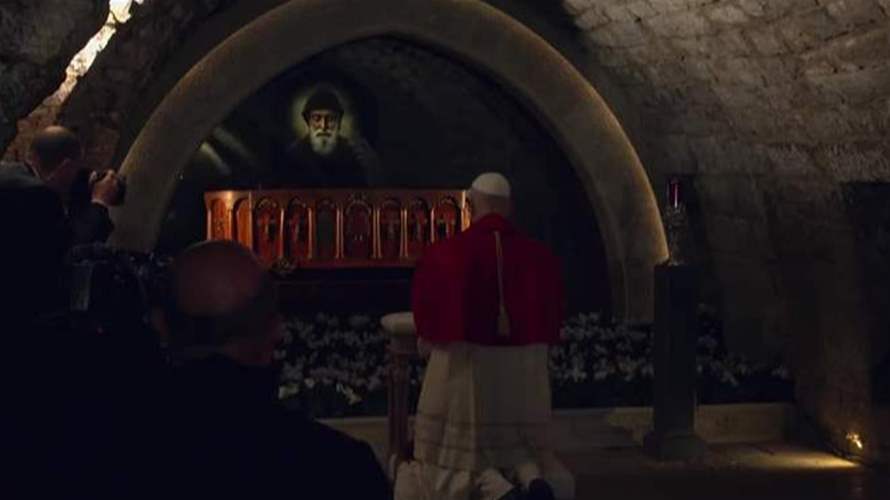 البابا لاون يصلي في دير عنايا... ومؤمنون انتظروه لساعات تحت المطر (فيديوهات حصرية للـLBCI)