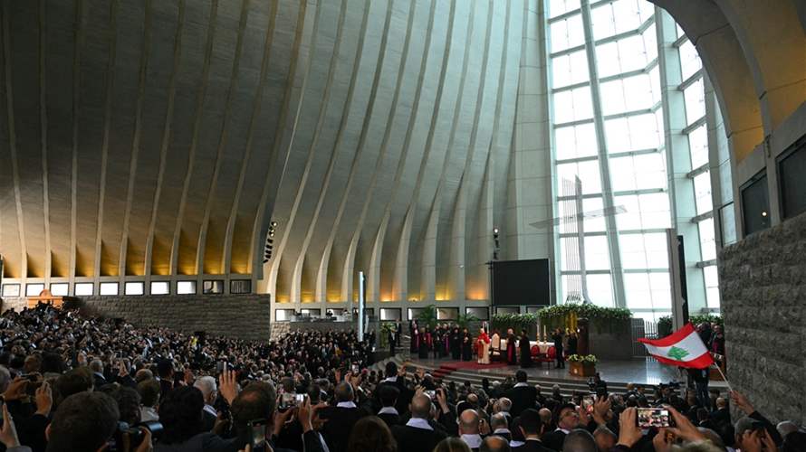 وسط التصفيق وهتافات المؤمنين… البابا لاون: سلام المسيح!