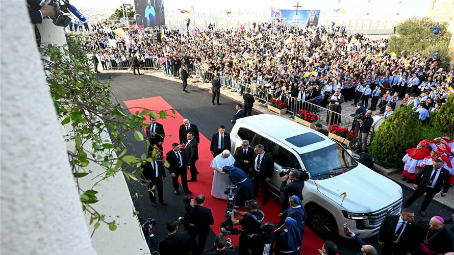 البابا لاون في مستشفى دير الصليب... ودموع الأم ماري مخلوف تسابق كلماتها (فيديوهات)