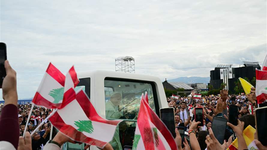 At Beirut waterfront, Pope Leo XIV rides through cheering crowds (video)
