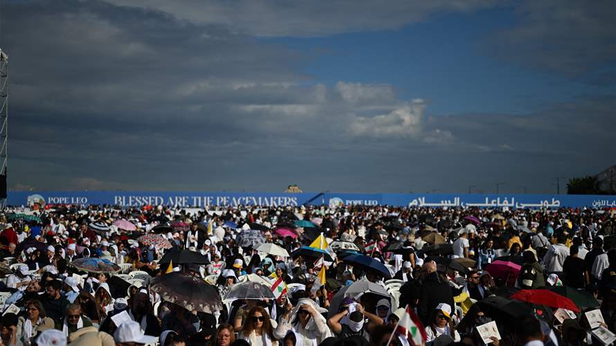 نحو 150 ألف شخص يشاركون في القداس الذي يترأسه البابا في بيروت 