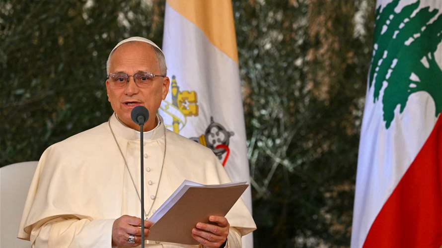 البابا من مطار بيروت: لوقف الهجمات والأعمال العدائية ولا يظن أحد أن القتال المسلح يجلب أي فائدة