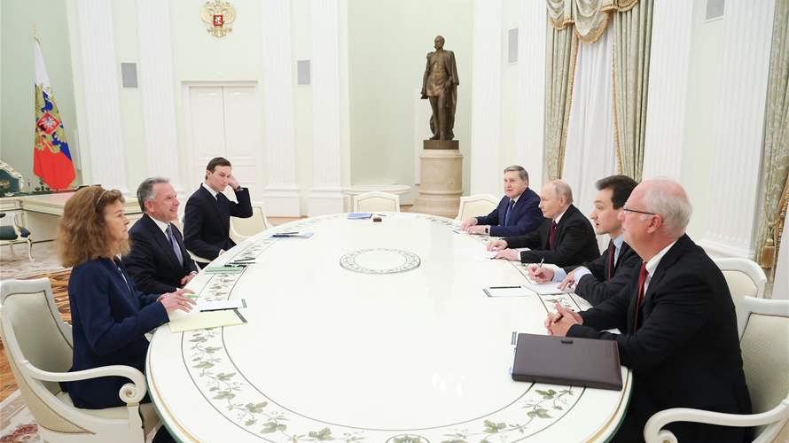 انطلاق المحادثات بين بوتين وويتكوف وكوشنير بشأن أوكرانيا في الكرملين