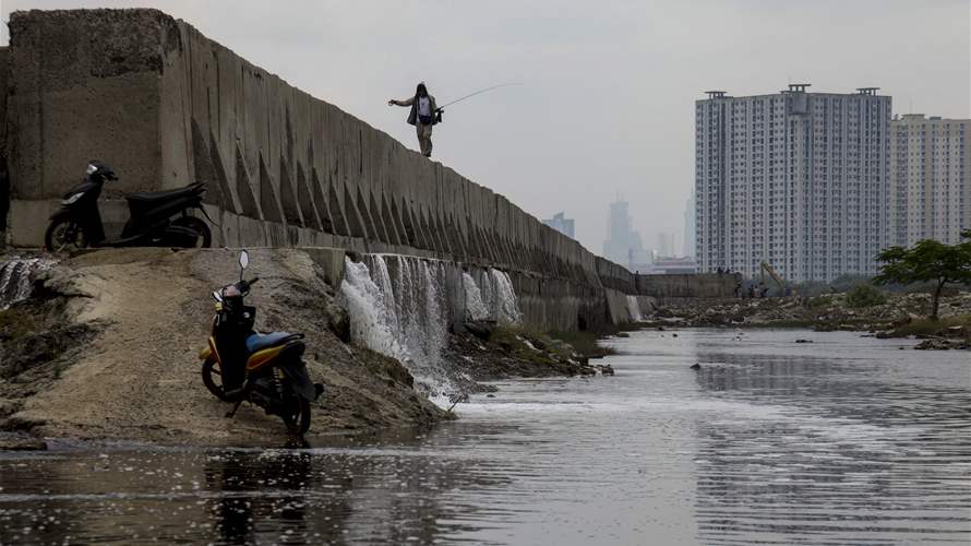 Indonesia flood death toll passes 900: Disaster agency