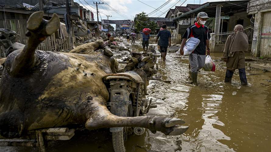 ارتفاع حصيلة الفيضانات في إندونيسيا إلى 950 قتيلا و5 آلاف مصاب