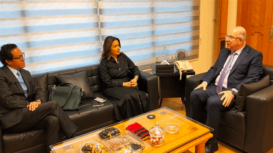 حيدر ترأس اجتماعا للجنة الاشراف على تنفيذ نظام التقاعد والحماية الاجتماعية واستقبل وزيرة الشؤون