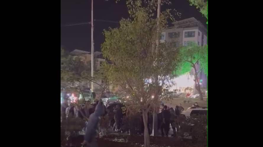 إشكال عند دوار القناية على خلفية مسيرة سيارات والجيش يتدخل لفضّ الاشتباك (فيديو)