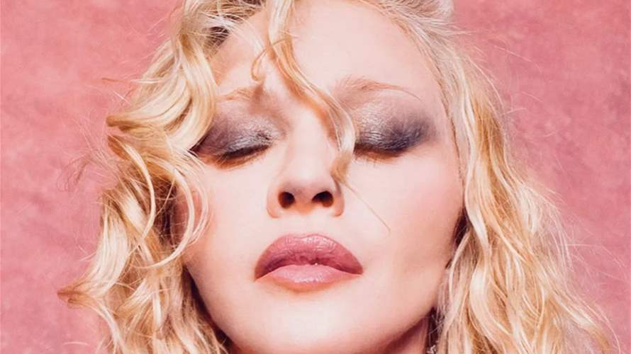 مادونا تفاجئ جمهورها بإطلالة جريئة... كورسيه وفرو من التسعينات (صور)