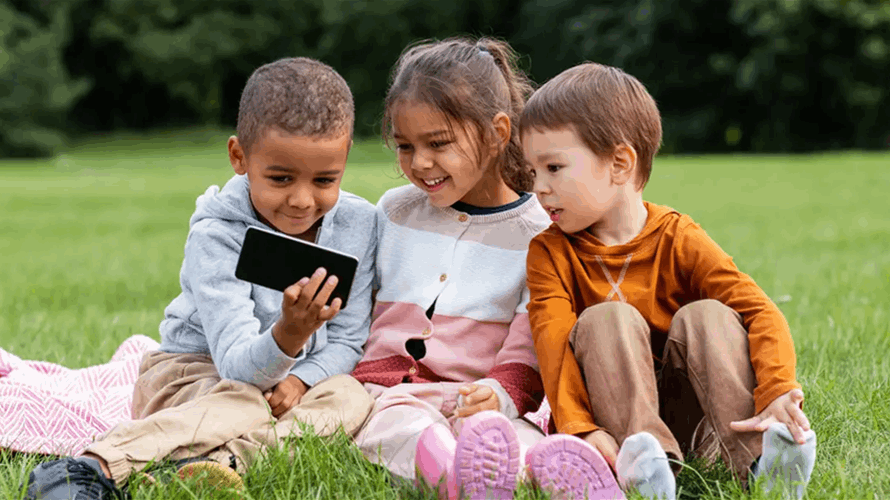 امتلاك هواتف ذكية قبل سن المراهقة يرتبط بمخاطر صحية... إليكم ما كشفته أحدث الدراسات