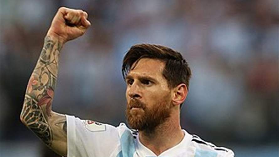 ميسي يكشف النقاب عن تمثال شاهق له في الهند ضمن جولة "الأعظم"