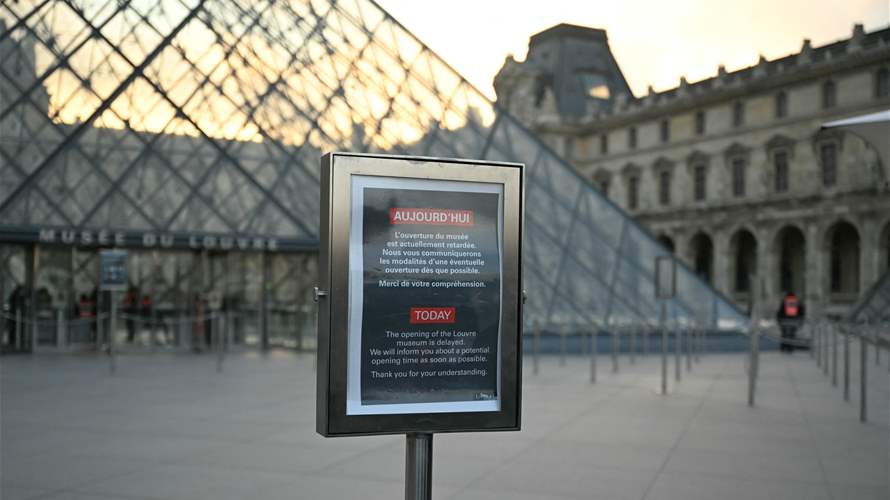 Louvre Museum closed as workers strike