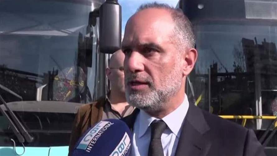 ثلاثين حافلة مخصّصة للنقل العام هبة من قطر