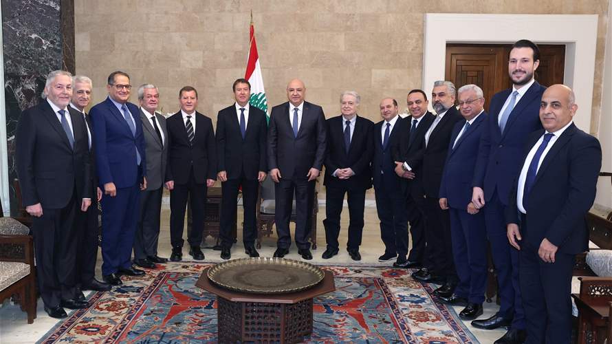 عون لوفد اتحاد مجالس رجال الأعمال اللبنانية الخليجية: لبنان بدأ يستعيد عافيته رغم الجرح النازف في الجنوب ومسؤوليتكم كبيرة في المساهمة في نهضته الاقتصادية وتعزيز الثقة الخليجية به