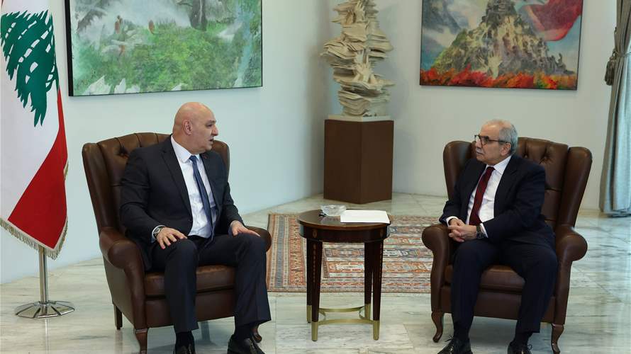 الرئيس جوزاف عون يلتقي رئيس الحكومة نواف سلام قبيل انعقاد جلسة مجلس الوزراء في قصر بعبدا