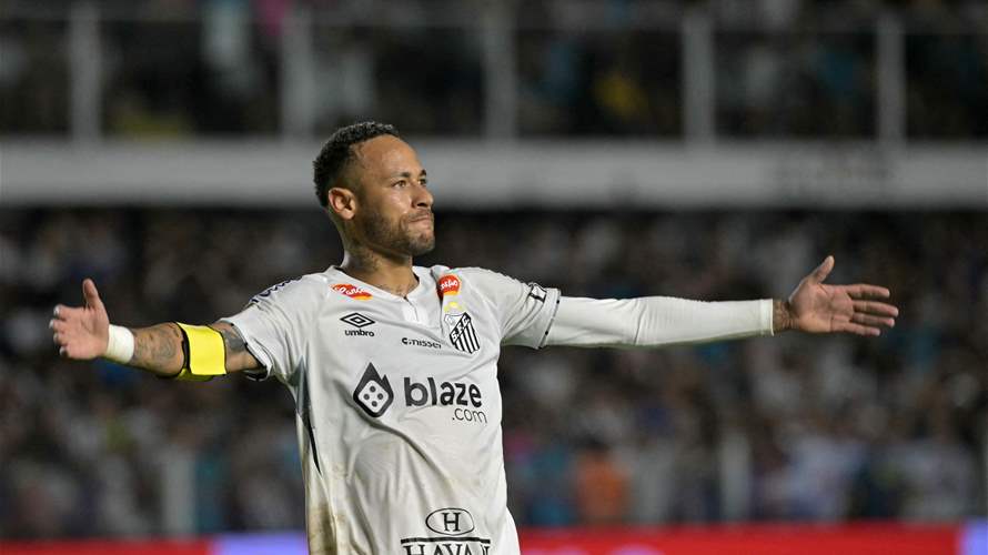 Neymar undergoes successful knee surgery