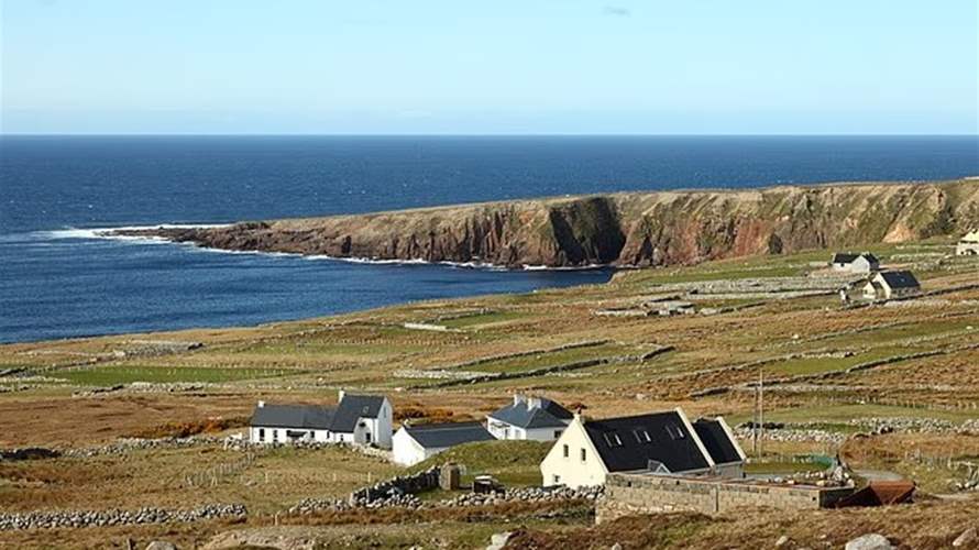 جزيرة بريطانية لا يبدأ فيها عيد الميلاد قبل كانون الثاني… تقليد نادر يتحدى الزمن