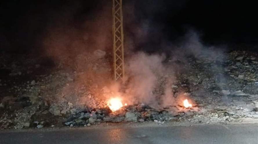  حريق في مكبّ للنُفايات في بلدة ديرعمار - المنية